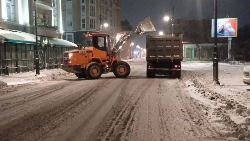Солнцев поручил ГЖИ контролировать уборку снега на придомовых территориях в Оренбурге