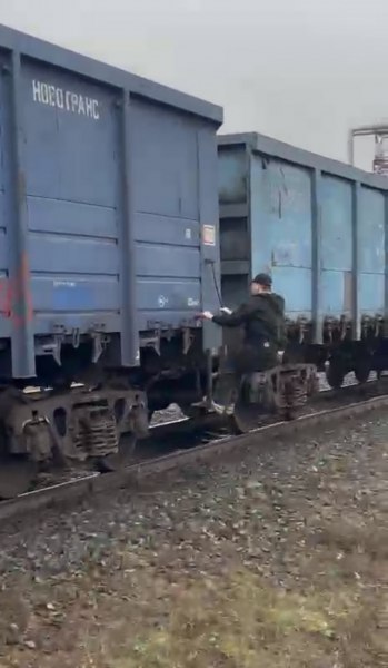 Транспортные полицейские Оренбурга установили несовершеннолетних зацеперов, которые выкладывали видео своих экстремальных поездок в Интернет