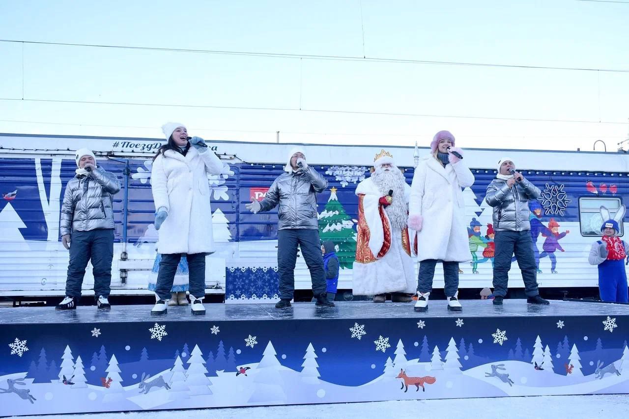 Поезд Деда Мороза прибыл в Оренбург Поезд Деда Мороза прибыл в Оренбург