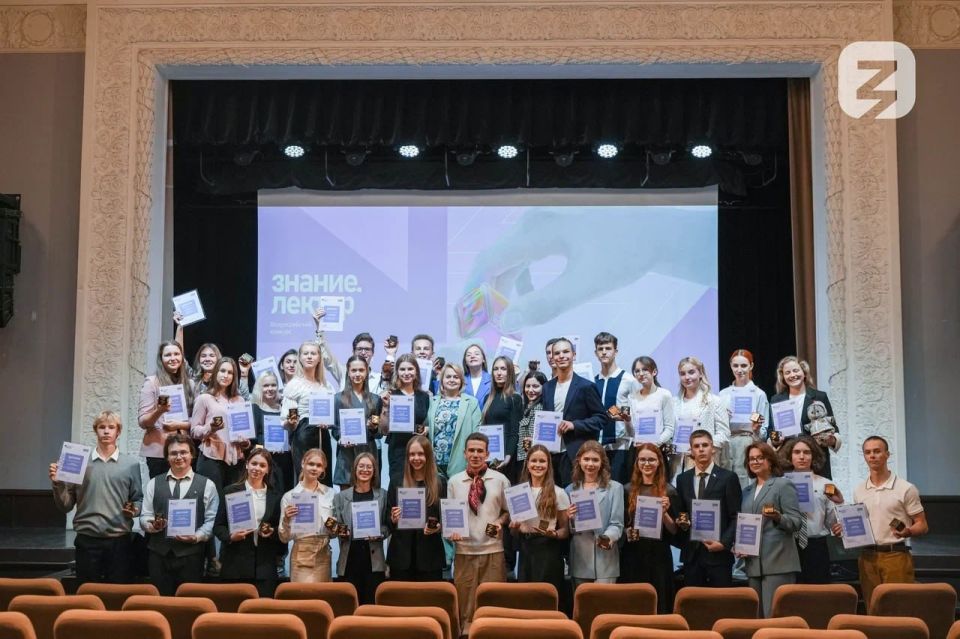 Оренбургские школьники стали участниками смены Знание.Лектор в «Артеке»