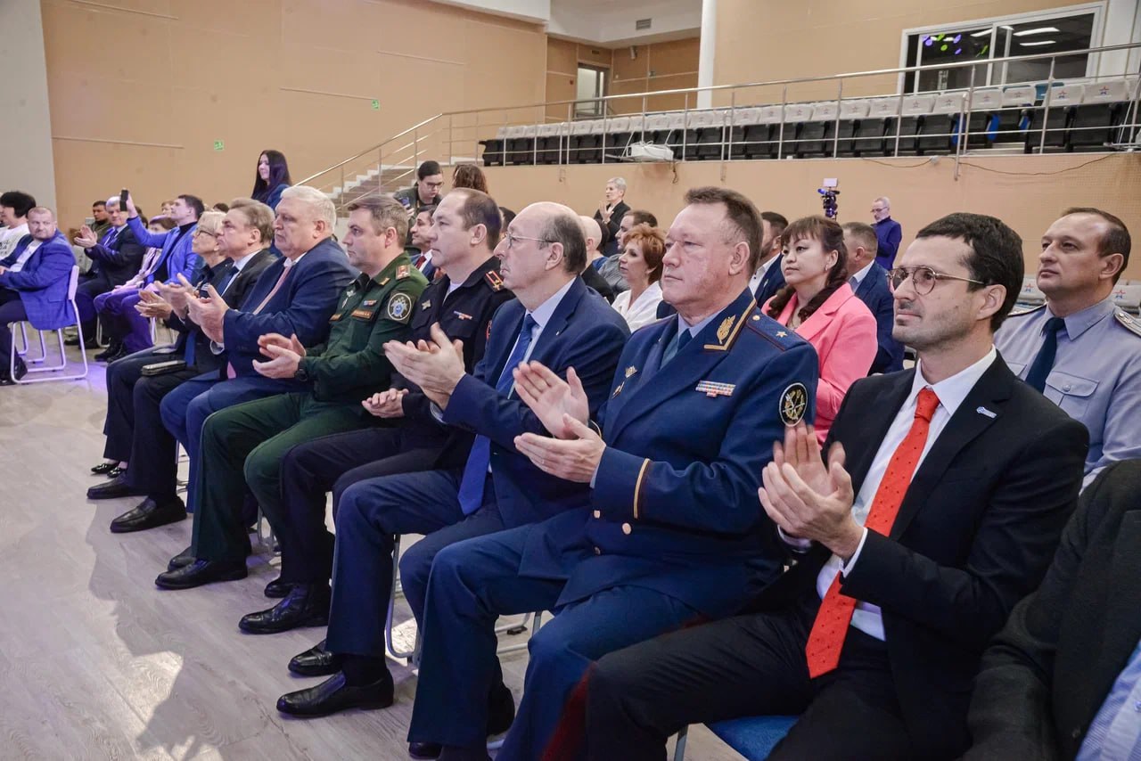 Оренбуржцам вручили награды «Народный фронт. Все для Победы» Оренбуржцам вручили награды «Народный фронт. Все для Победы»