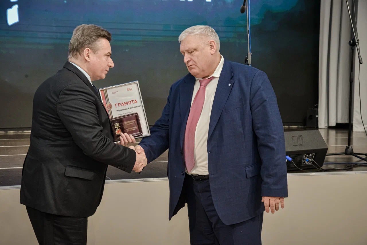 Оренбуржцам вручили награды «Народный фронт. Все для Победы» Оренбуржцам вручили награды «Народный фронт. Все для Победы»