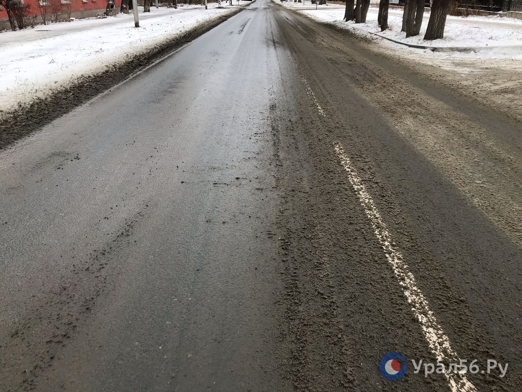 Накат, слякоть и мокрый асфальт: Как выглядят дороги и тротуары Орска после спада морозов Накат, слякоть и мокрый асфальт: Как выглядят дороги и тротуары Орска после спада морозов