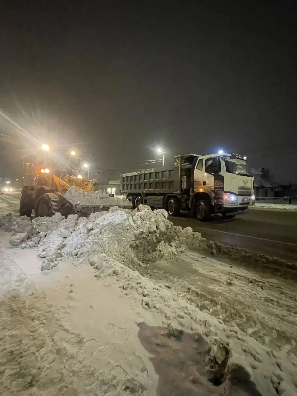 130 единиц техники вышли на уборку снега минувшей ночью в Оренбурге 130 единиц техники вышли на уборку снега минувшей ночью в Оренбурге