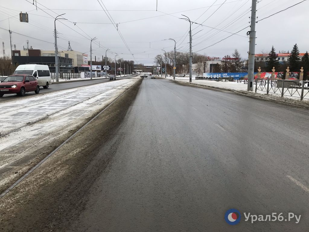Накат, слякоть и мокрый асфальт: Как выглядят дороги и тротуары Орска после спада морозов Накат, слякоть и мокрый асфальт: Как выглядят дороги и тротуары Орска после спада морозов