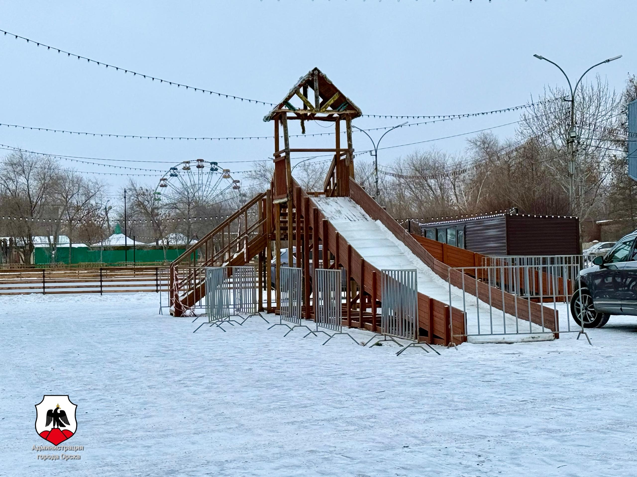 Прошлой ночью в Орске кто-то пытался украсть Новый год Прошлой ночью в Орске кто-то пытался украсть Новый год