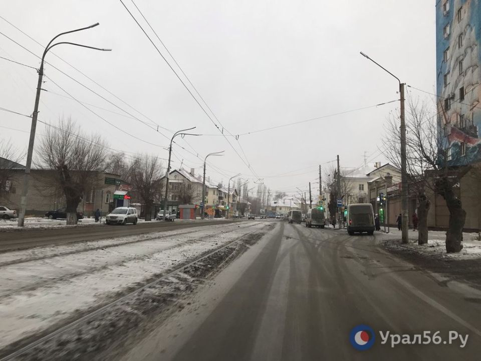 В Орске снегопад. На дорогах, даже почищенных к утру, образуется все больше снежной «каши» Урал56.Ру в MAX
