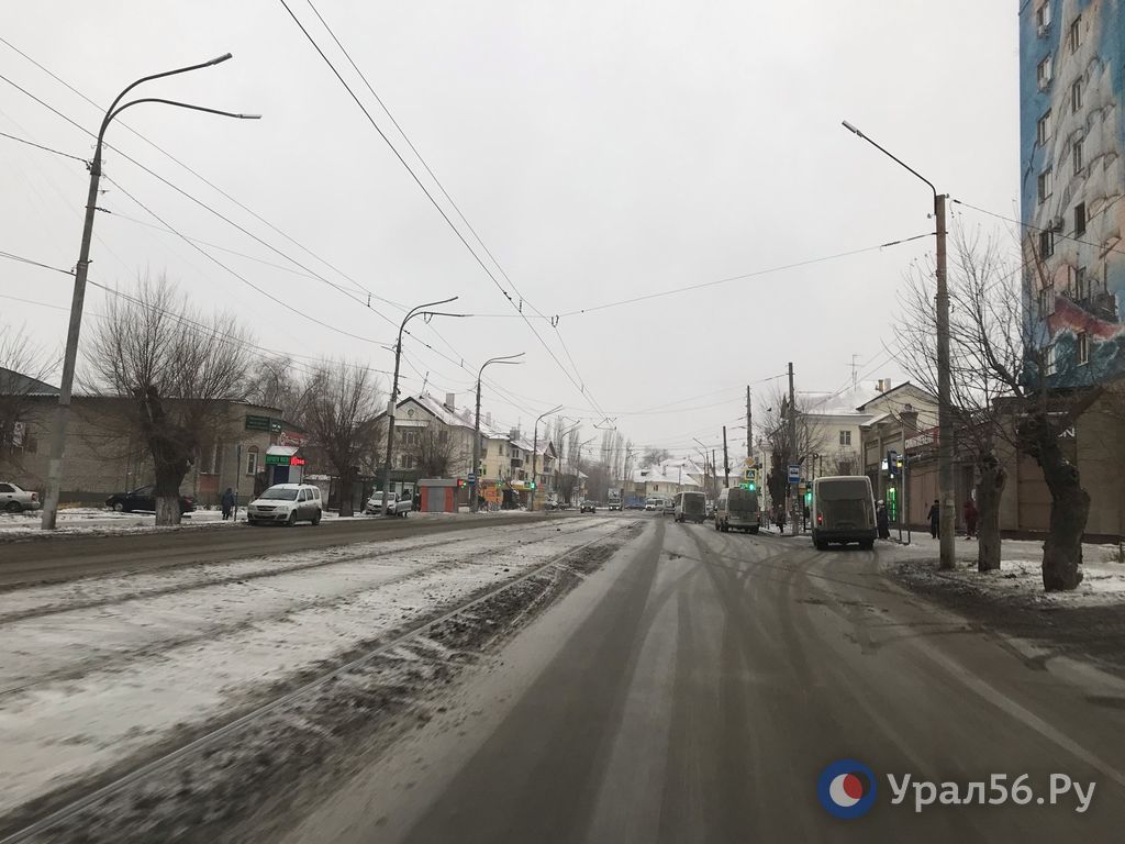 В Орске снегопад. На дорогах, даже почищенных к утру, образуется все больше снежной «каши» Урал56.Ру в MAX