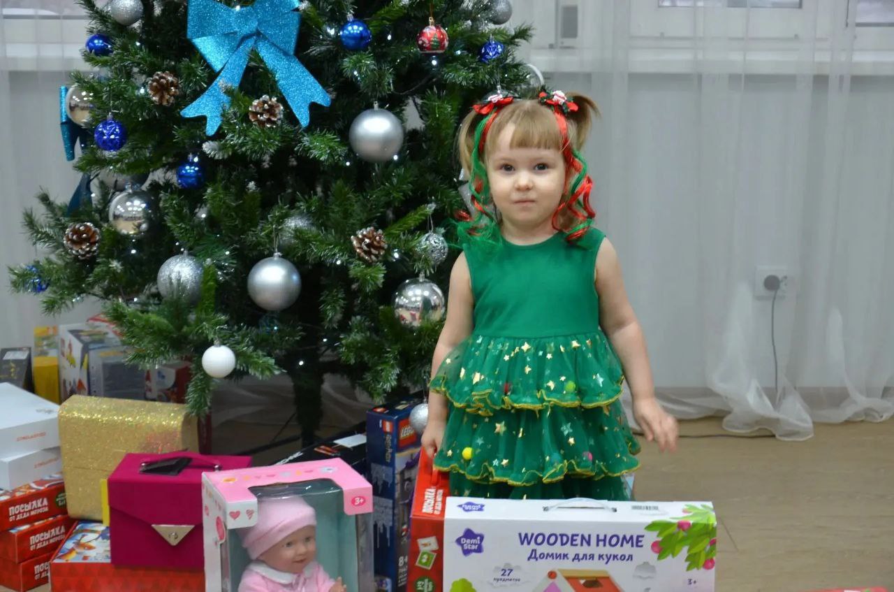 Первые гости на Ёлке желаний в облизбиркоме Первые гости на Ёлке желаний в облизбиркоме