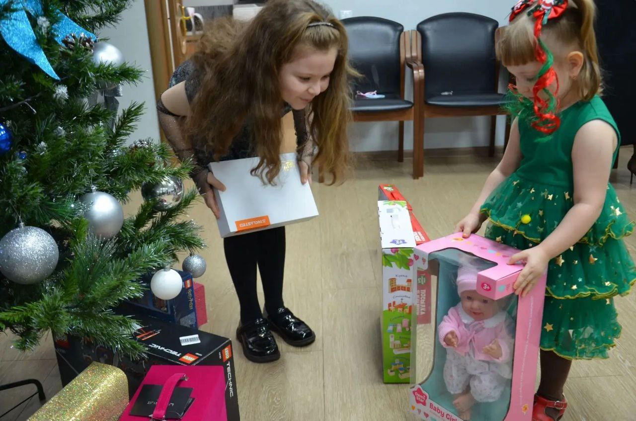 Первые гости на Ёлке желаний в облизбиркоме