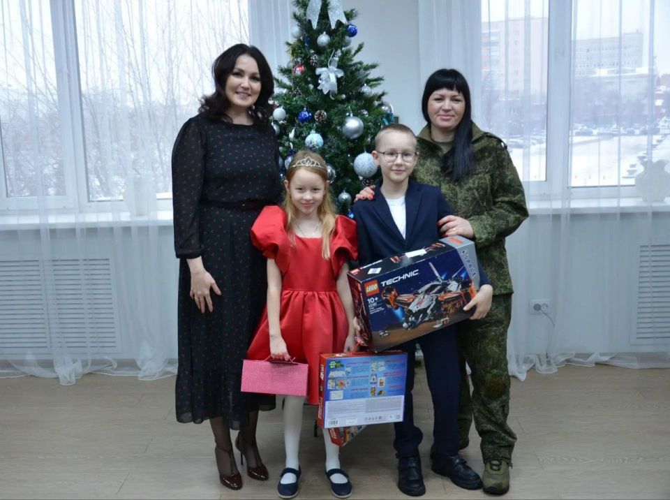 Семья участницы СВО побывала на Ёлке желаний в облизбиркоме