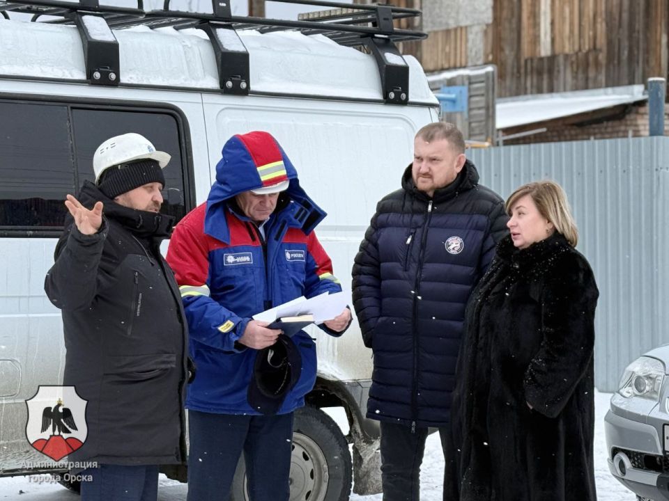 В Орске меняют электроопоры, пострадавшие во время паводка 2024 года