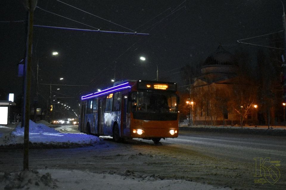 Основные магистрали Оренбурга сегодня к раннему утру были хорошо почищены, автомобилисты выражают благодарность коммунальным службам