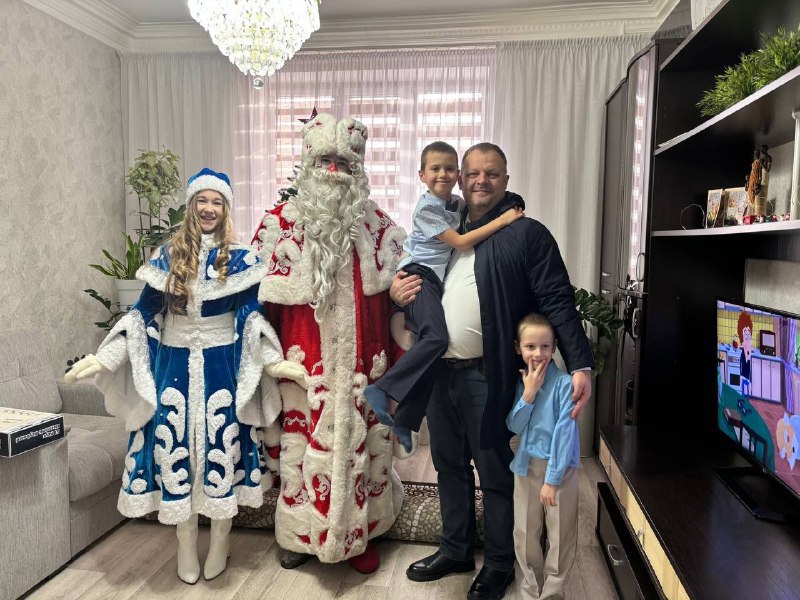 Евгений Сеньчев принял участие во Всероссийской акции «Ёлка желаний» Евгений Сеньчев принял участие во Всероссийской акции «Ёлка желаний»