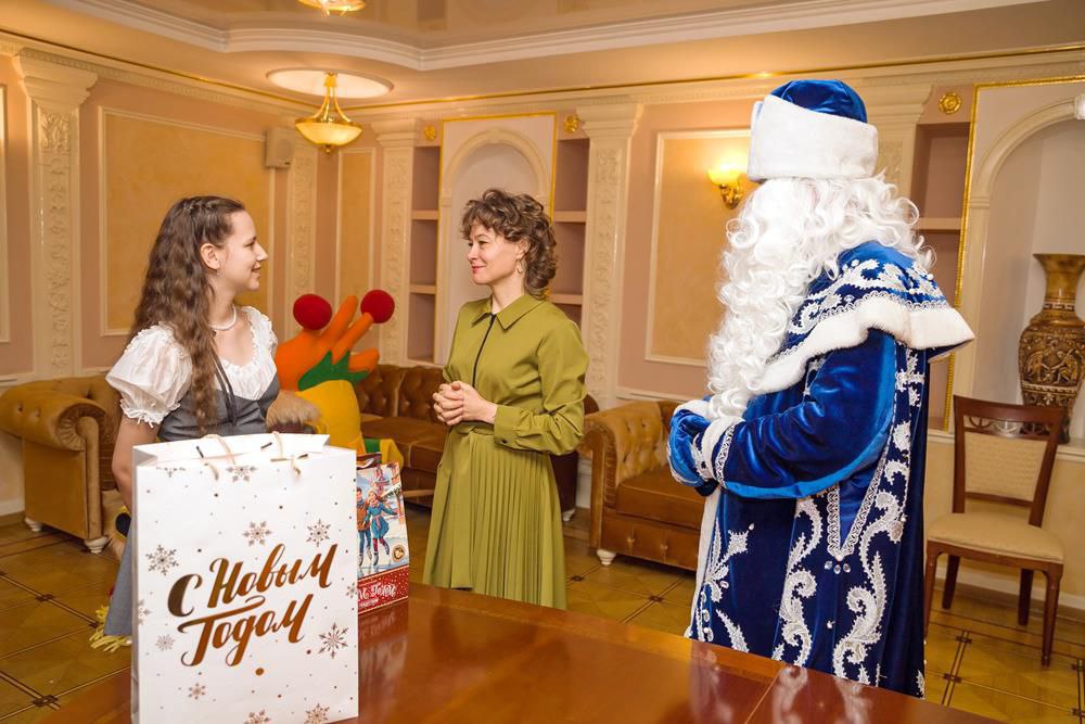 Министр культуры Оренбургской области Евгения Шевченко приняла участие в акции «Ёлка желаний» Министр культуры Оренбургской области Евгения Шевченко приняла участие в акции «Ёлка желаний»