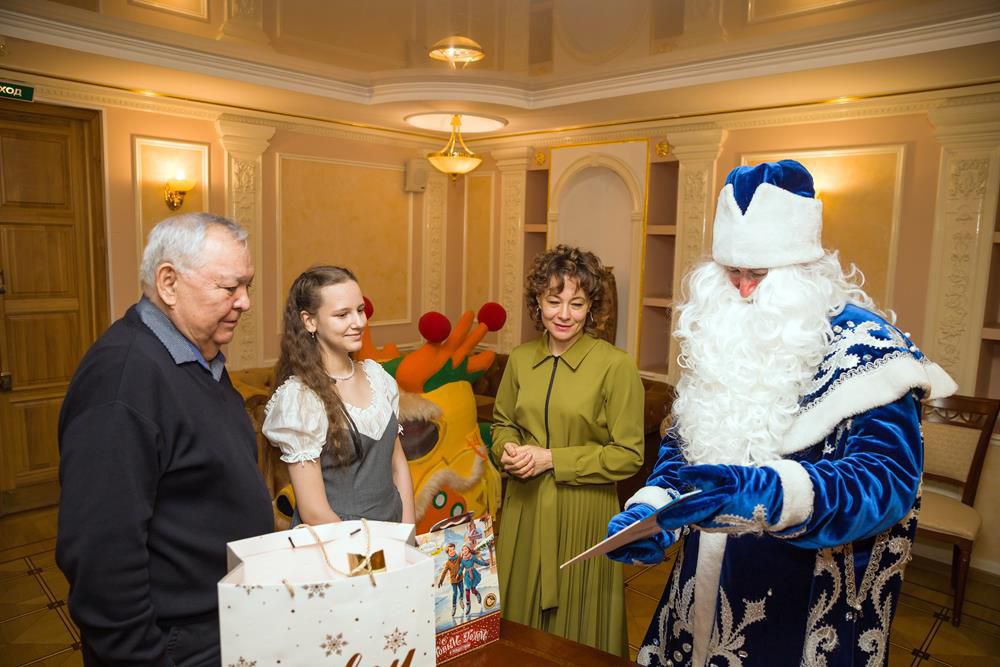 Министр культуры Оренбургской области Евгения Шевченко приняла участие в акции «Ёлка желаний» Министр культуры Оренбургской области Евгения Шевченко приняла участие в акции «Ёлка желаний»