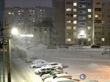 В Оренбурге новогодний снегопад