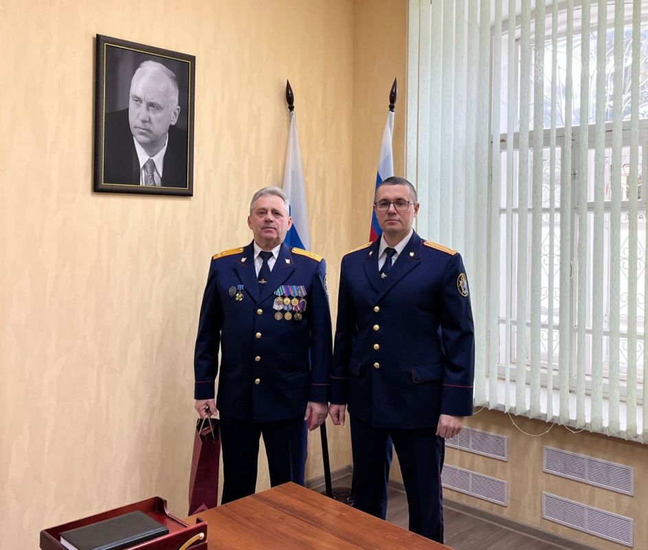 Офицеры Бугурусланского межрайонного следственного отдела поздравили ветеранов органов следствия с новогодними праздниками