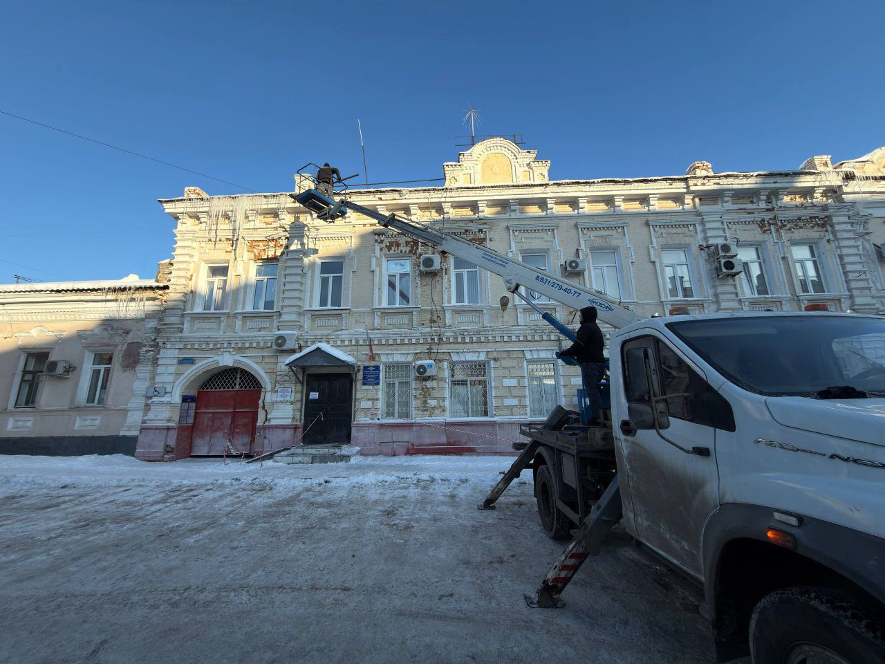 Альберт Юмадилов провел штаб по уборке снега в Оренбурге Альберт Юмадилов провел штаб по уборке снега в Оренбурге