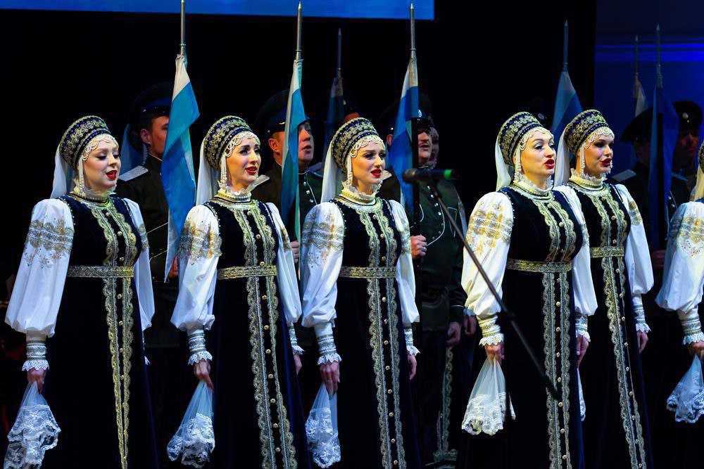 Оренбургский государственный академический русский народный хор подготовил для зрителей рождественский концерт Оренбургский государственный академический русский народный хор подготовил для зрителей рождественский концерт