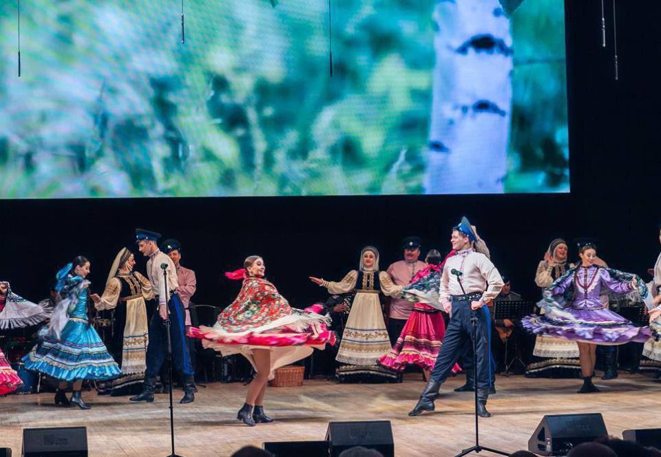 Оренбургский государственный академический русский народный хор подготовил для зрителей рождественский концерт