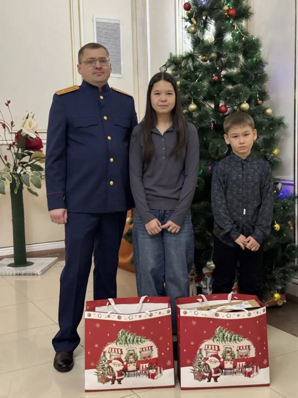 Сотрудники Соль-Илецкого межрайонного следственного отдела приняли участие во Всероссийской акции «Ёлка желаний» и исполнили новогодние мечты детей