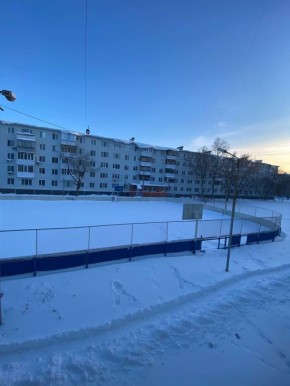 «Пару лет уже наблюдаю, что хоккейные корты в Оренбурге просто заброшены зимой. В разных районах города бесплатных дворовых площадок для катания на коньках просто нет. На фото улица Всесоюзная и район МЖК. Кто за них...
