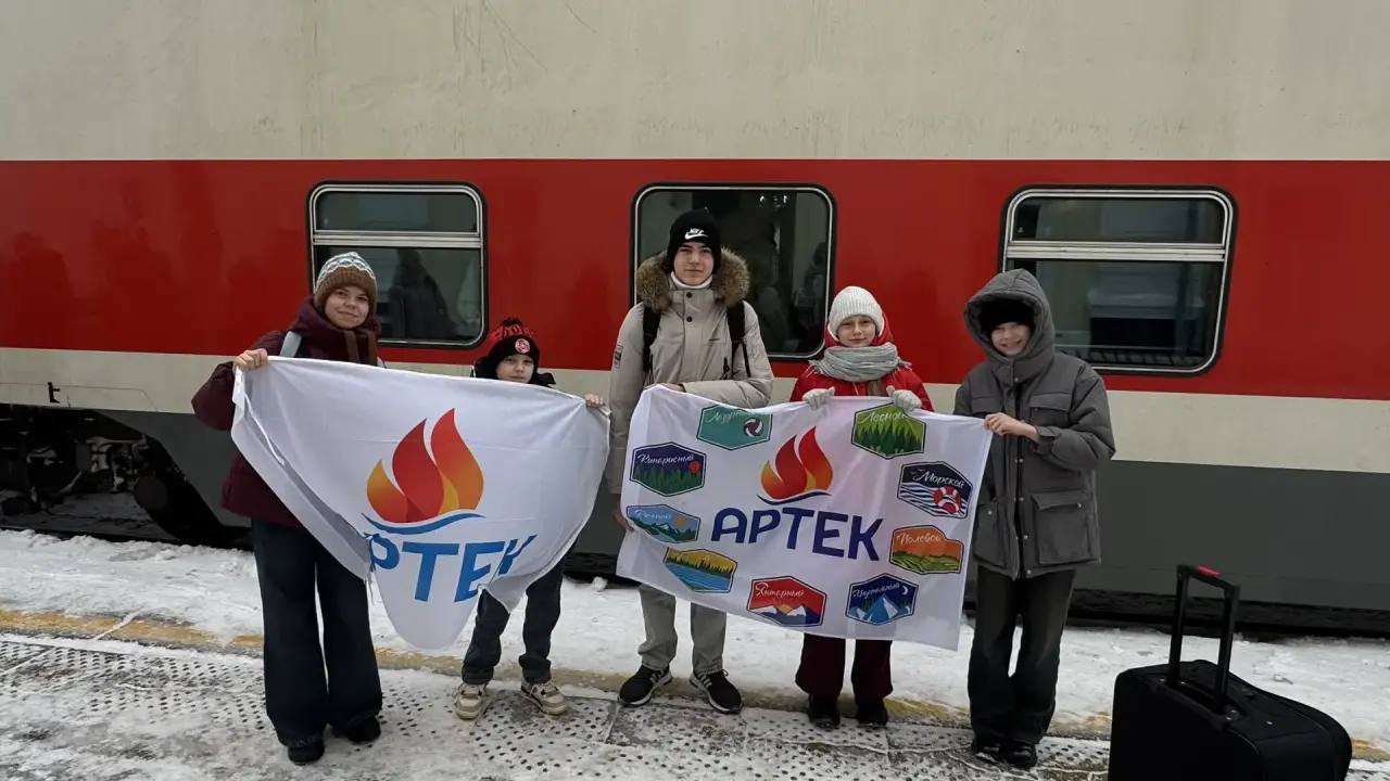 «Рождественские сказки» в «Артеке»: 18 юных оренбуржцев отправились на главную зимнюю смену страны
