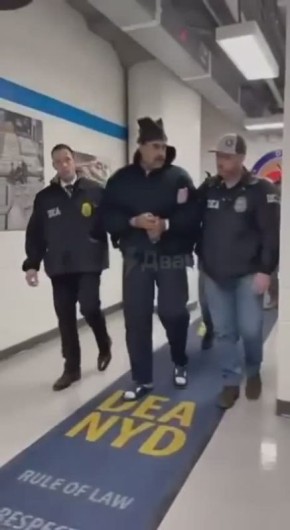 Президента Венесуэлы Николаса Мадуро и его супругу доставили в Нью-Йорк