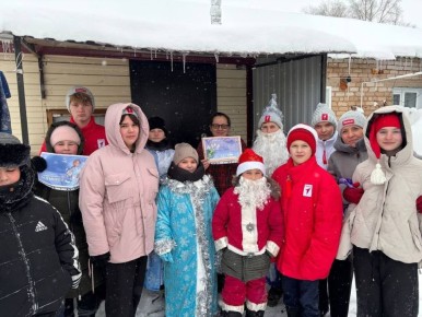 По всему Оренбуржью проходит акция «Движения первых» «Российский детский Дед Мороз»