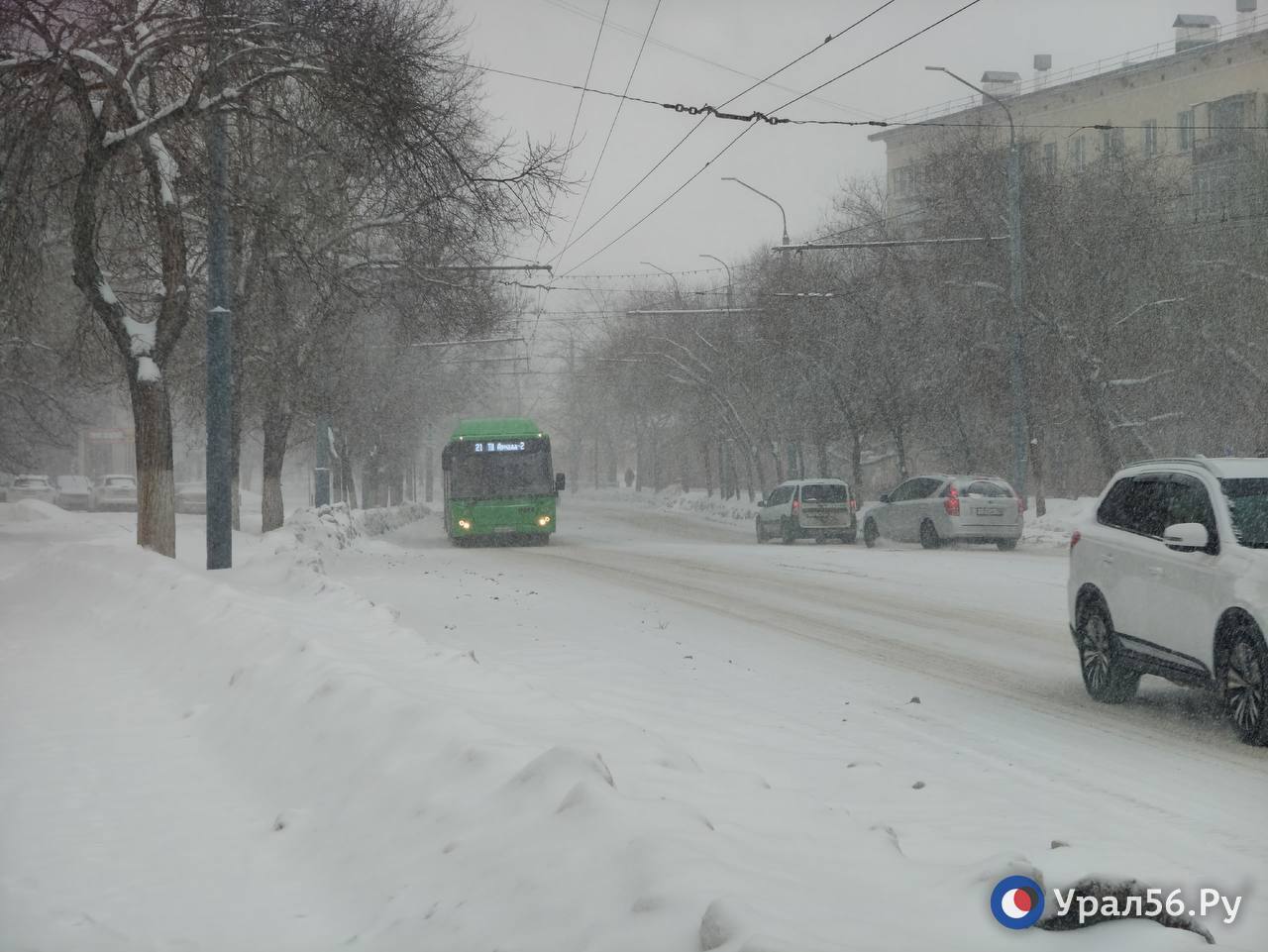 На Оренбург снова обрушился снегопад
