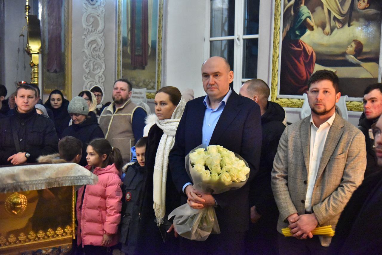 Митрополит Оренбургский и Саракташский Петр совершил рождественскую Божественную литургию в Никольском кафедральном соборе Митрополит Оренбургский и Саракташский Петр совершил рождественскую Божественную литургию в Никольском кафедральном соборе