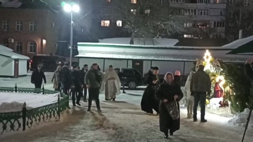 На рождественскую службу в Никольский кафедральный собор прибыли губернатор Евгений Солнцев со своей семьей и и.о. вице-губернатора, заместителя председателя Правительства по внутренней политике, министра региональной...