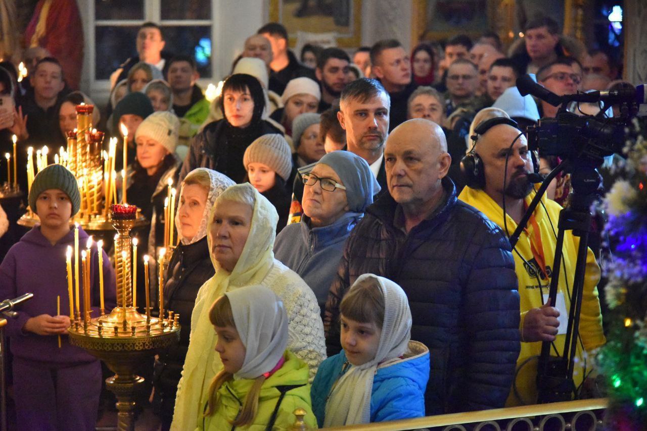 Митрополит Оренбургский и Саракташский Петр совершил рождественскую Божественную литургию в Никольском кафедральном соборе Митрополит Оренбургский и Саракташский Петр совершил рождественскую Божественную литургию в Никольском кафедральном соборе