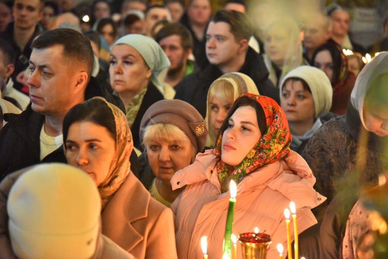 Митрополит Оренбургский и Саракташский Петр совершил рождественскую Божественную литургию в Никольском кафедральном соборе Митрополит Оренбургский и Саракташский Петр совершил рождественскую Божественную литургию в Никольском кафедральном соборе