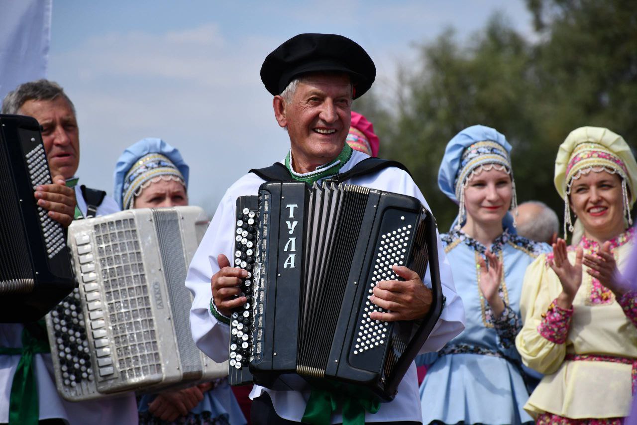 Народный хор Переволоцкого района удостоен звания «Заслуженный коллектив народного творчества» Народный хор Переволоцкого района удостоен звания «Заслуженный коллектив народного творчества»