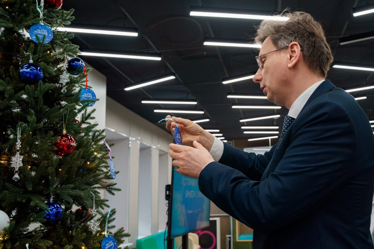 Алексей Пахомов исполнил мечты детей в рамках проекта «Ёлка желаний» Алексей Пахомов исполнил мечты детей в рамках проекта «Ёлка желаний»