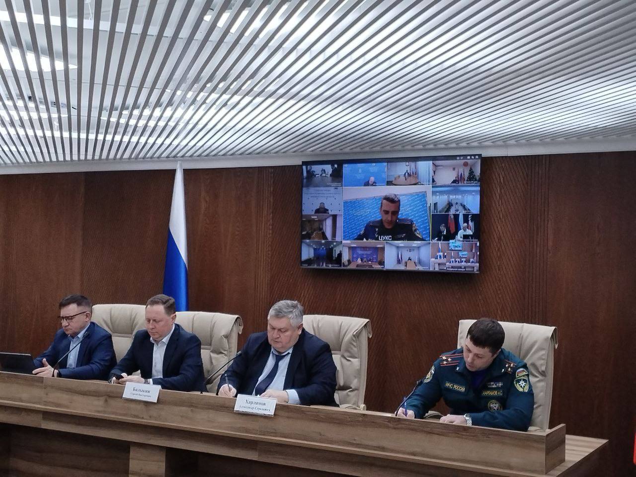 Сегодня по поручению губернатора Оренбургской области Евгения Солнцева состоялось оперативное совещание по вопросам обеспечения безопасности населения Оренбургской области в связи с неблагоприятными погодными явлениями и... Сегодня по поручению губернатора Оренбургской области Евгения Солнцева состоялось оперативное совещание по вопросам обеспечения безопасности населения Оренбургской области в связи с неблагоприятными погодными явлениями и...