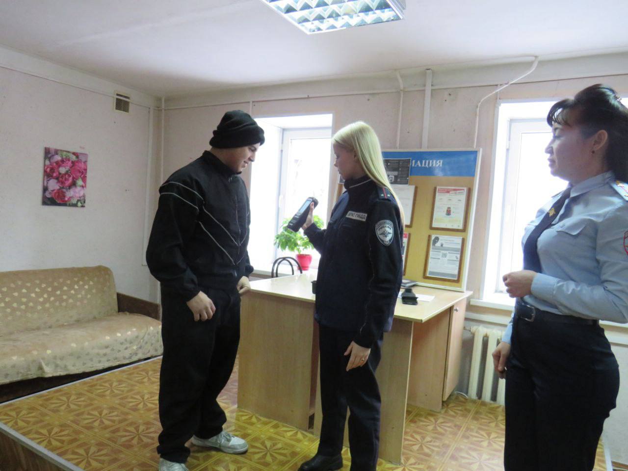 Сотрудники Госавтоинспекции провели экскурсию для учащихся Сотрудники Госавтоинспекции провели экскурсию для учащихся