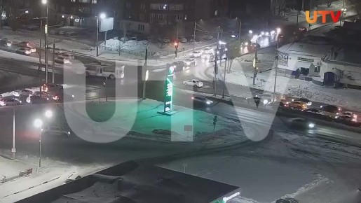 В Оренбурге сломался троллейбус и вызвал пробку на перекрестке улиц Хабаровской и Терешковой