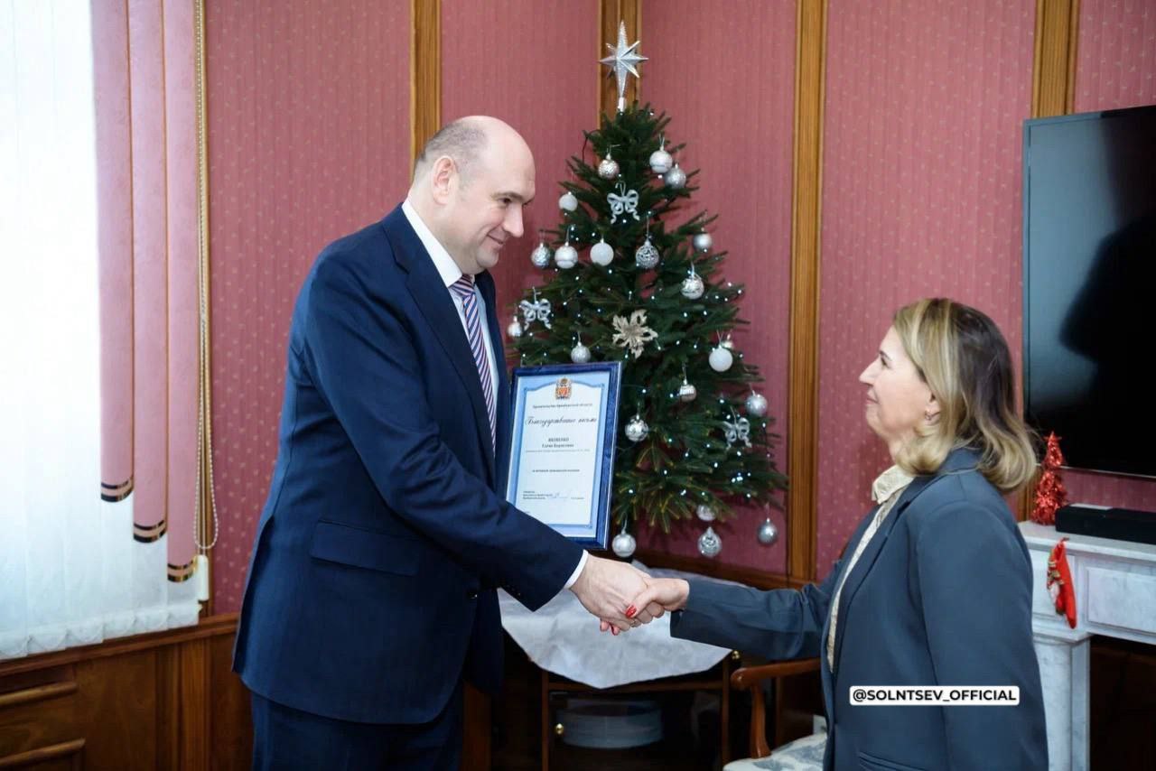 Пострадали сами в паводок, но помогали другим: Солнцев вручил благодарственные письма учителям орской школы №24 Пострадали сами в паводок, но помогали другим: Солнцев вручил благодарственные письма учителям орской школы №24