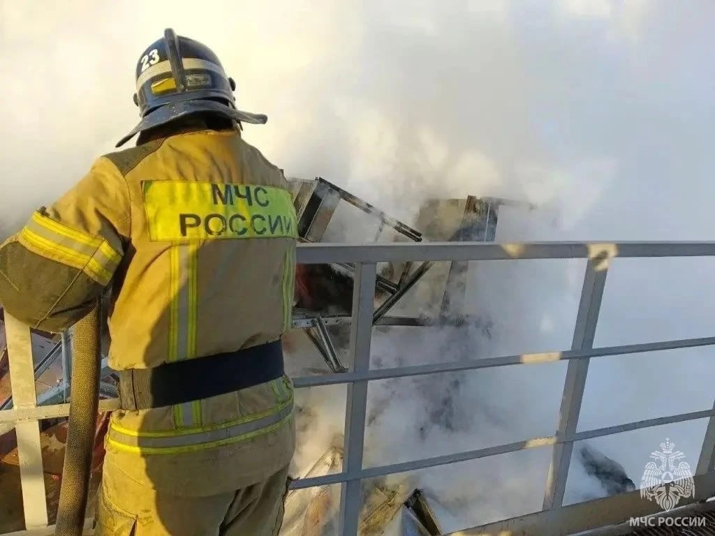 В Бузулуке опять горит элеватор В Бузулуке опять горит элеватор