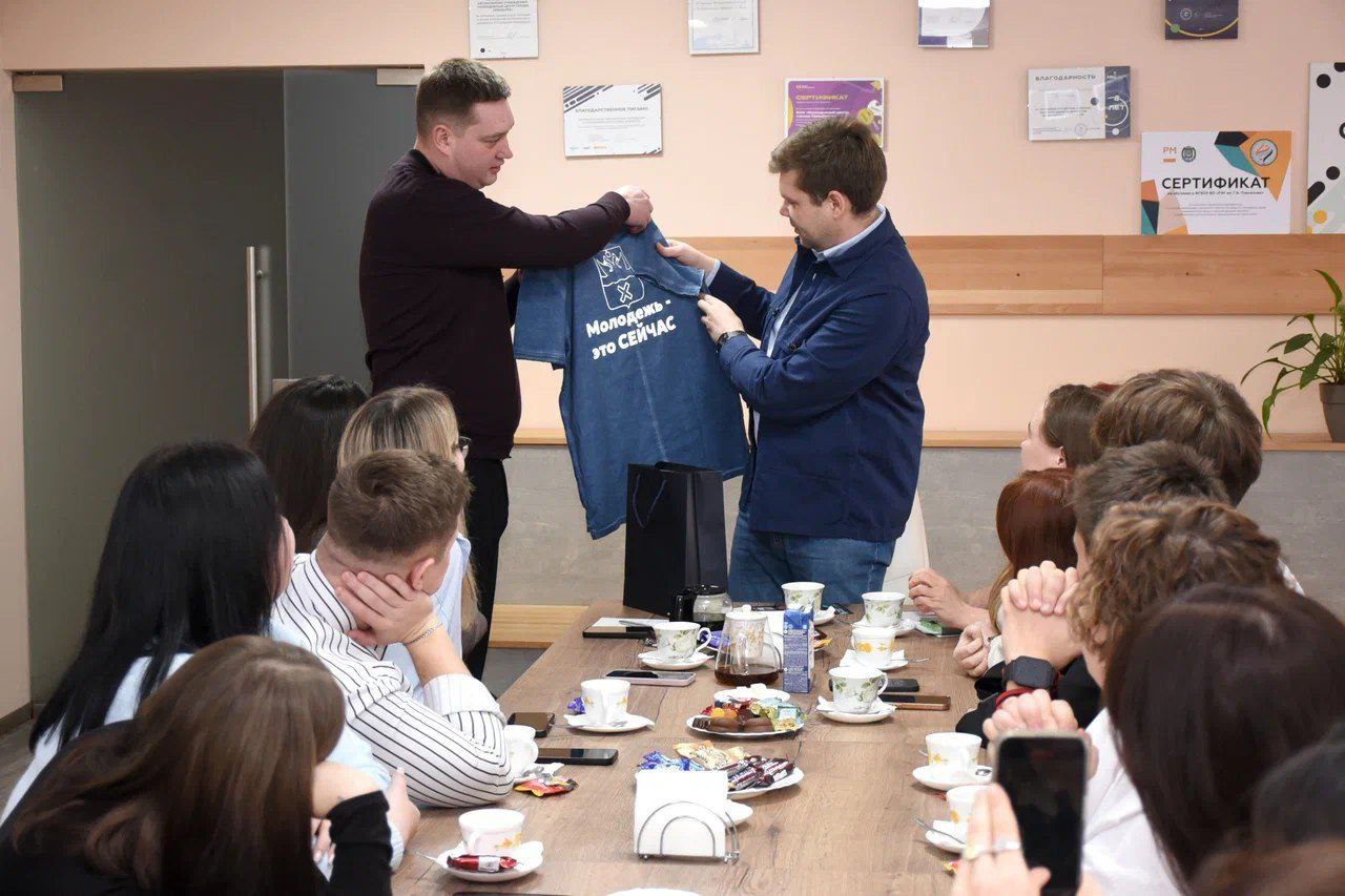 Альберт Юмадилов встретился с молодежью Оренбурга Альберт Юмадилов встретился с молодежью Оренбурга