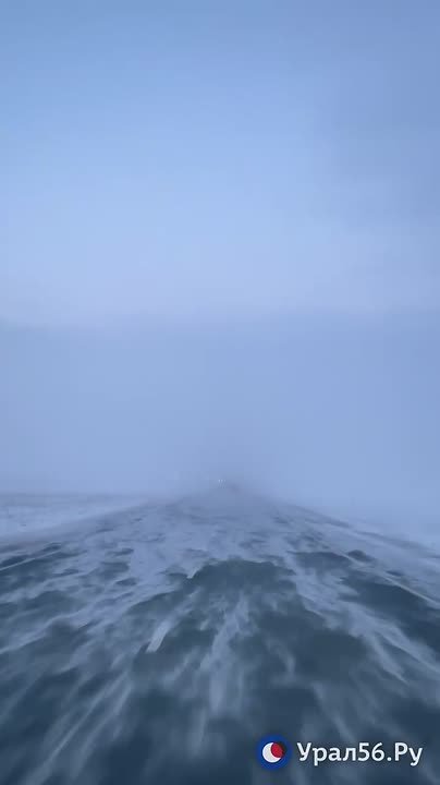 Трасса Оренбург - Орск сегодня сухая, но с метелью