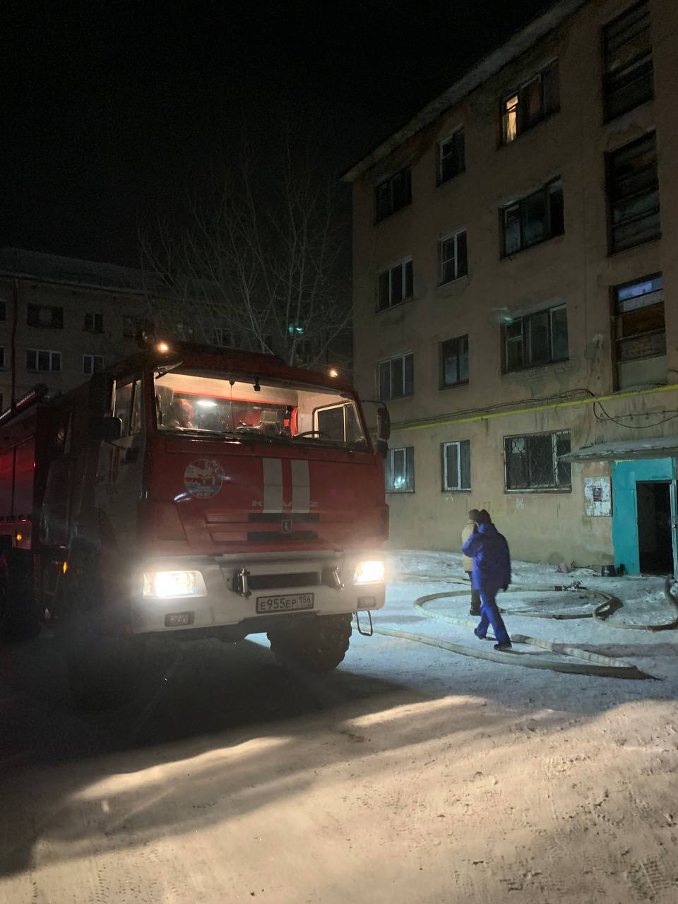 В Орске из горящей квартиры эвакуировали семь человек