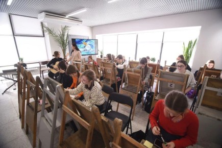 Более 100 юных оренбуржцев приняли участие в творческой мастерской «Дети рисуют музыку»