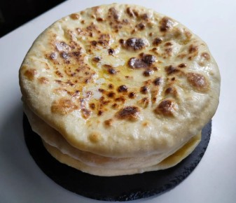 Хачапури по-тбилисски на сковороде: простой способ за полчаса