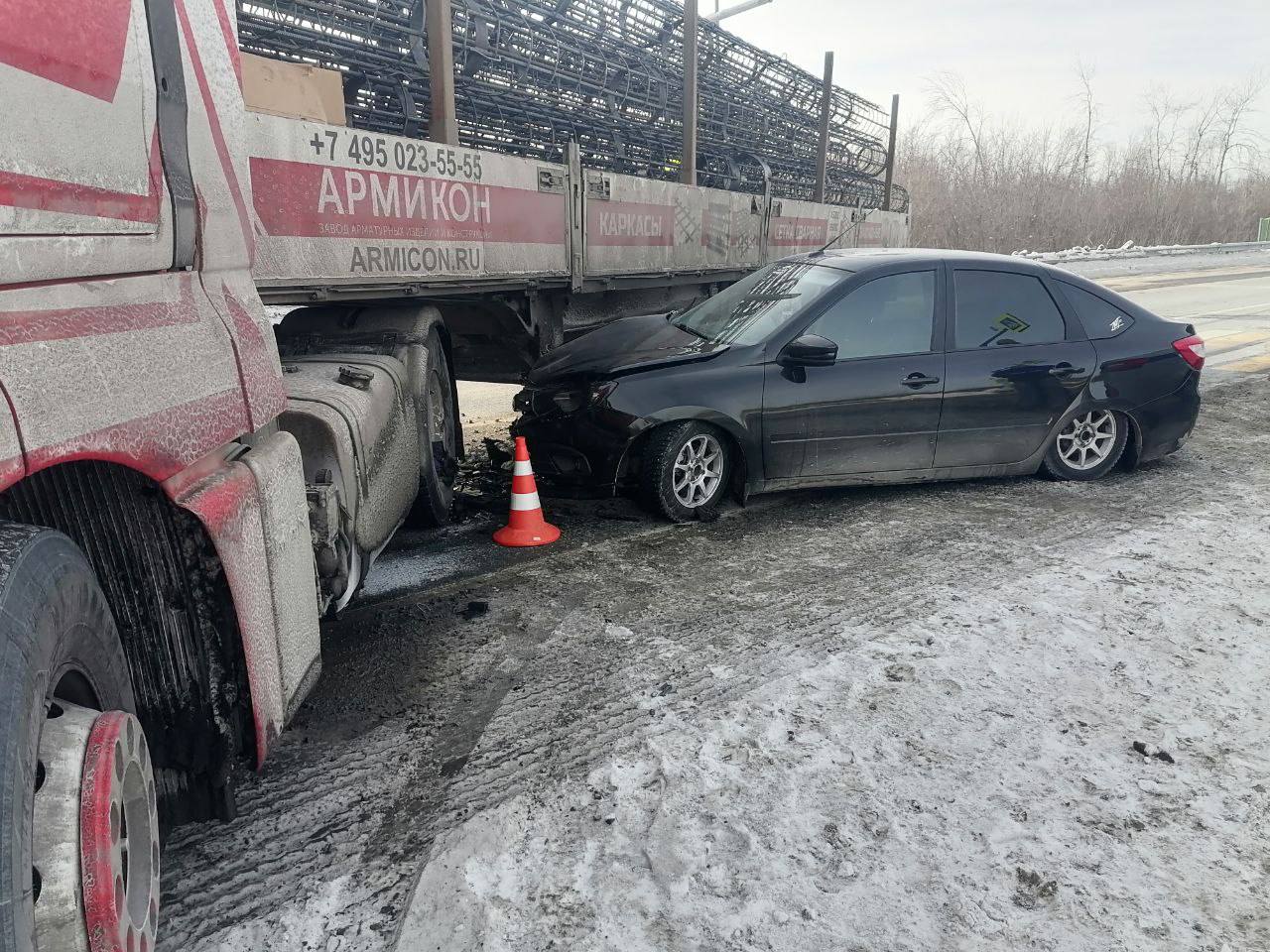 Сотрудники Госавтоинспекции устанавливают обстоятельства ДТП в Оренбургском районе Сотрудники Госавтоинспекции устанавливают обстоятельства ДТП в Оренбургском районе