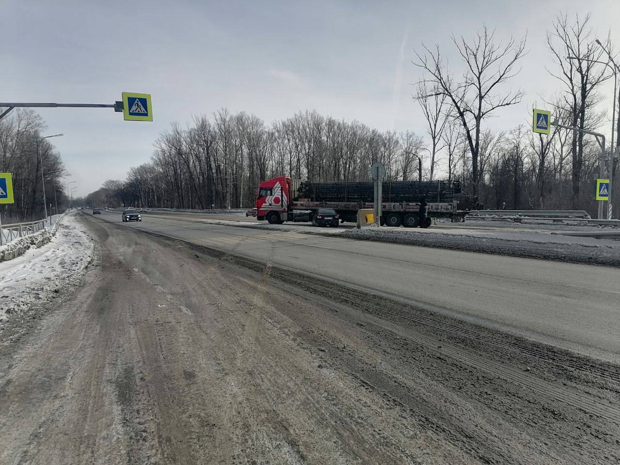Сотрудники Госавтоинспекции устанавливают обстоятельства ДТП в Оренбургском районе Сотрудники Госавтоинспекции устанавливают обстоятельства ДТП в Оренбургском районе