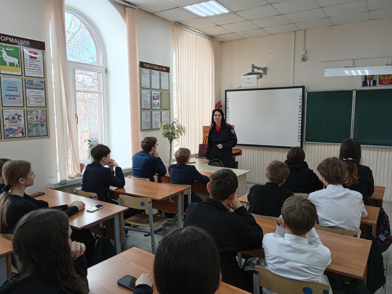 Профилактическая беседа инспектора ГИБДД о правилах дорожного движения состоялась в школе №6 Бузулука Профилактическая беседа инспектора ГИБДД о правилах дорожного движения состоялась в школе №6 Бузулука